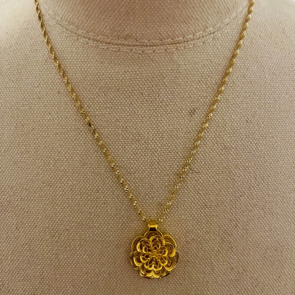 Radiant Gold Floral Necklace